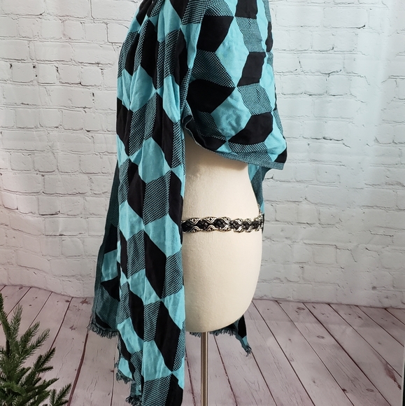 Ivivva by Lululemon Wrap Up & Go Scarf - Picture 2 of 9